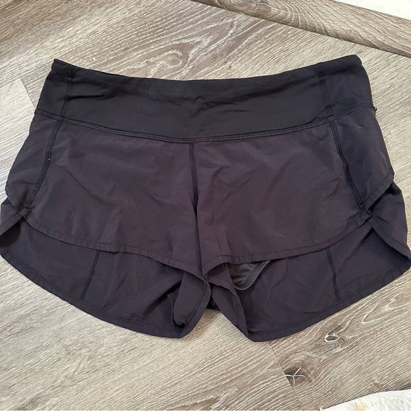 black lululemon shorts size 4 - Picture 1 of 3